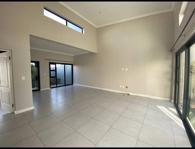 3 BEDROOM FREESTANDING TO LET IN SANDOWN